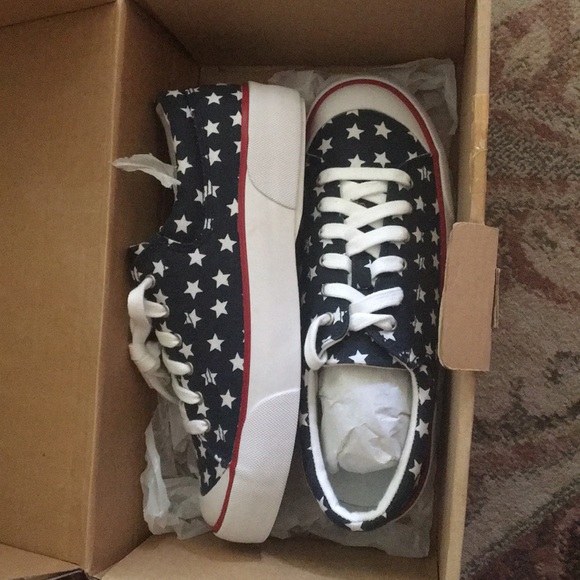 New LandsEnd sneakers - Picture 1 of 1